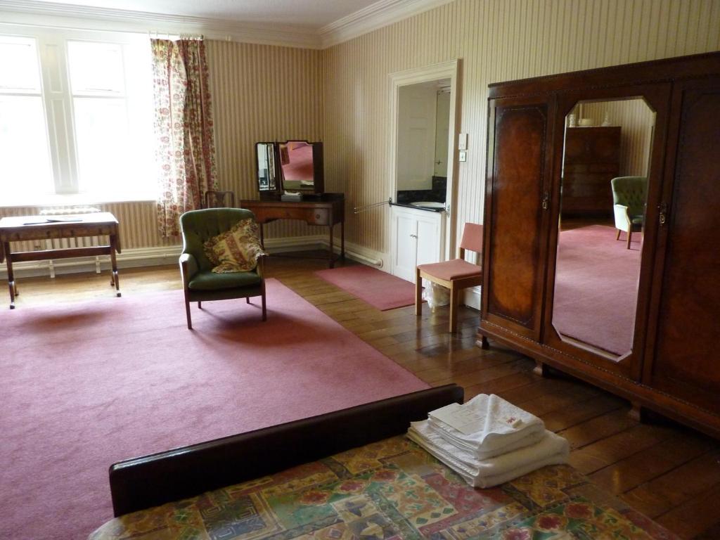 Gregynog Hall Guest House Tregynon Room photo