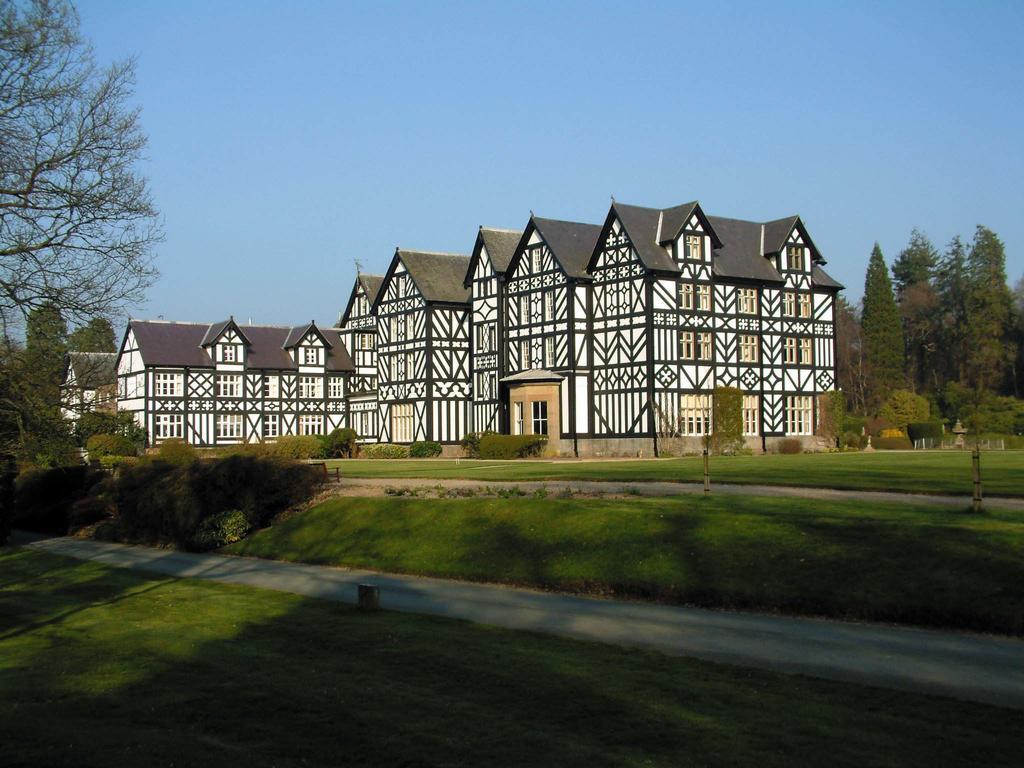 Gregynog Hall Guest House Tregynon Exterior photo