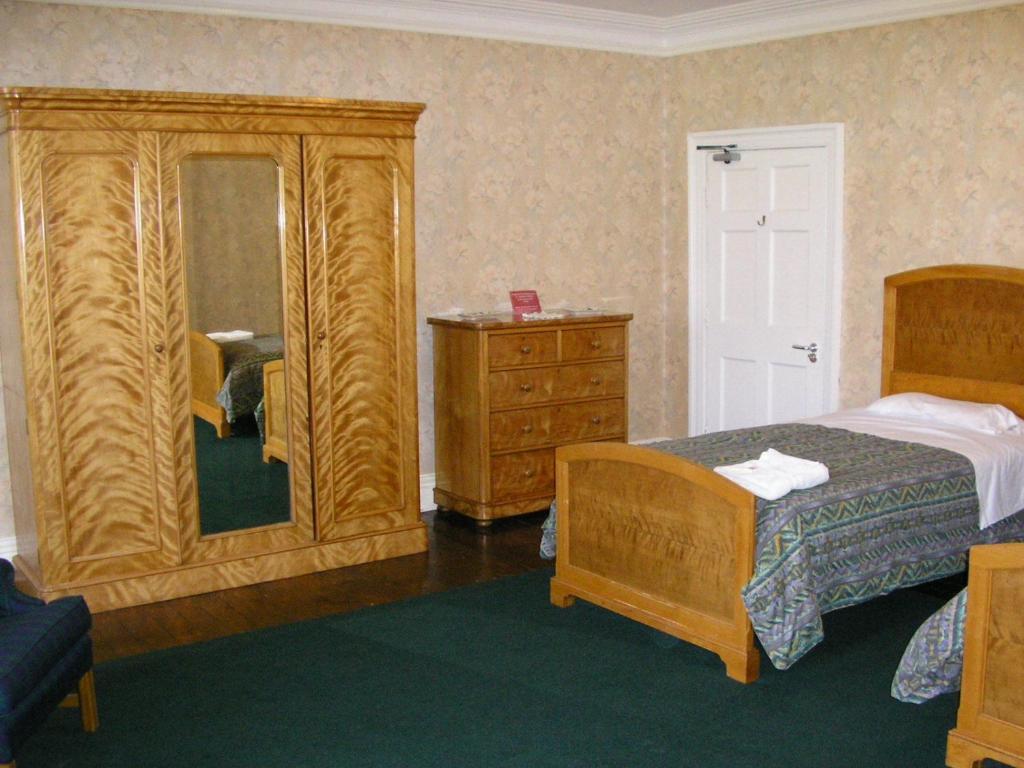 Gregynog Hall Guest House Tregynon Room photo