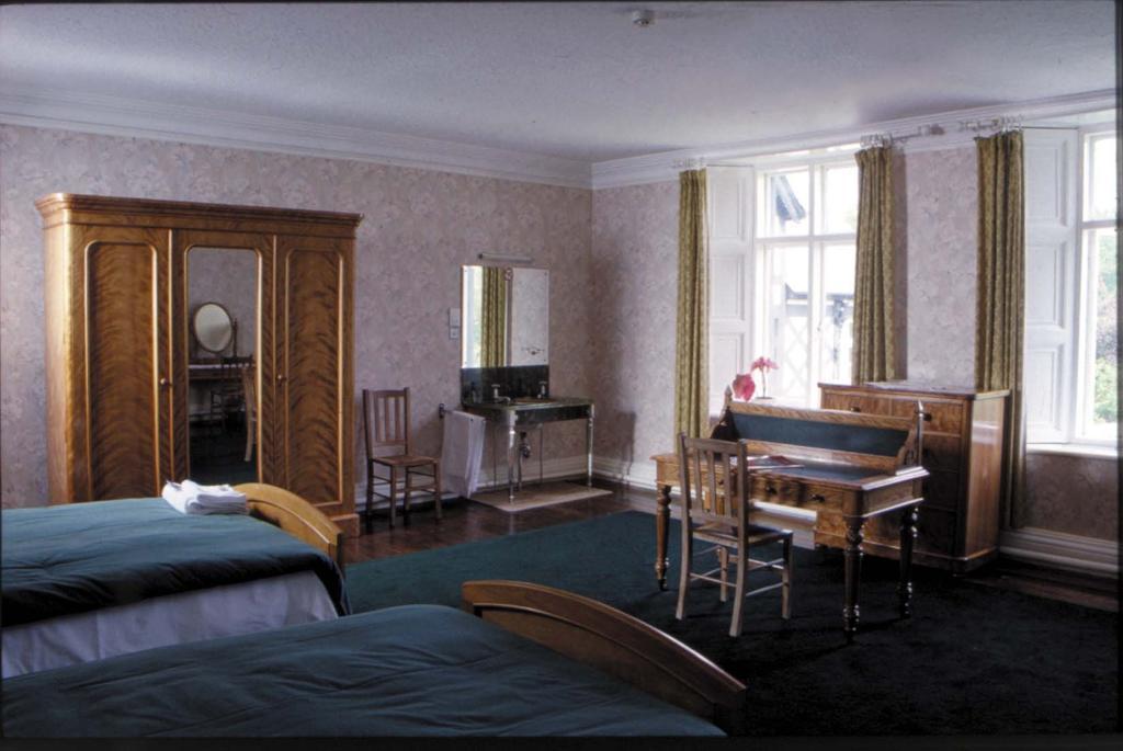 Gregynog Hall Guest House Tregynon Exterior photo